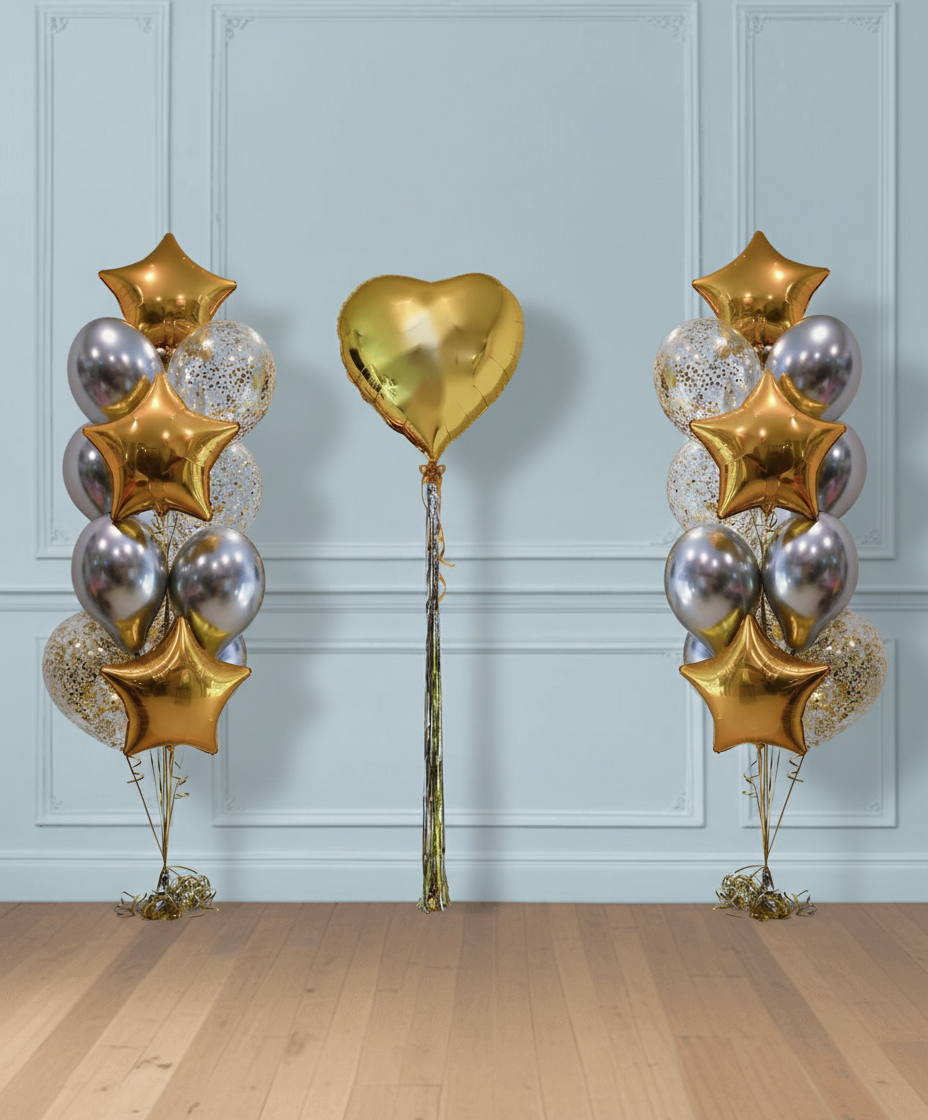 Gran corazón dorado con dos fuentes de globos