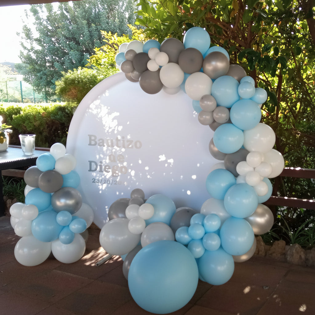 Arco de Globos Azul Mate con Fondo Decorativo