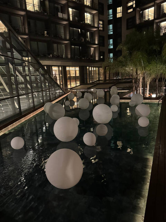 Decoración con globos para la piscina