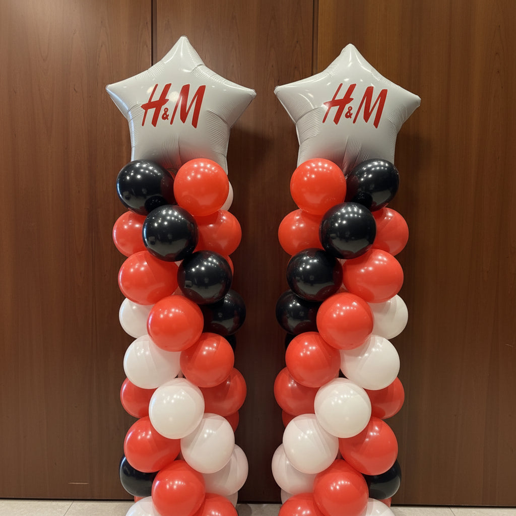 2 columnas de globos con 2 estrellas gigantes