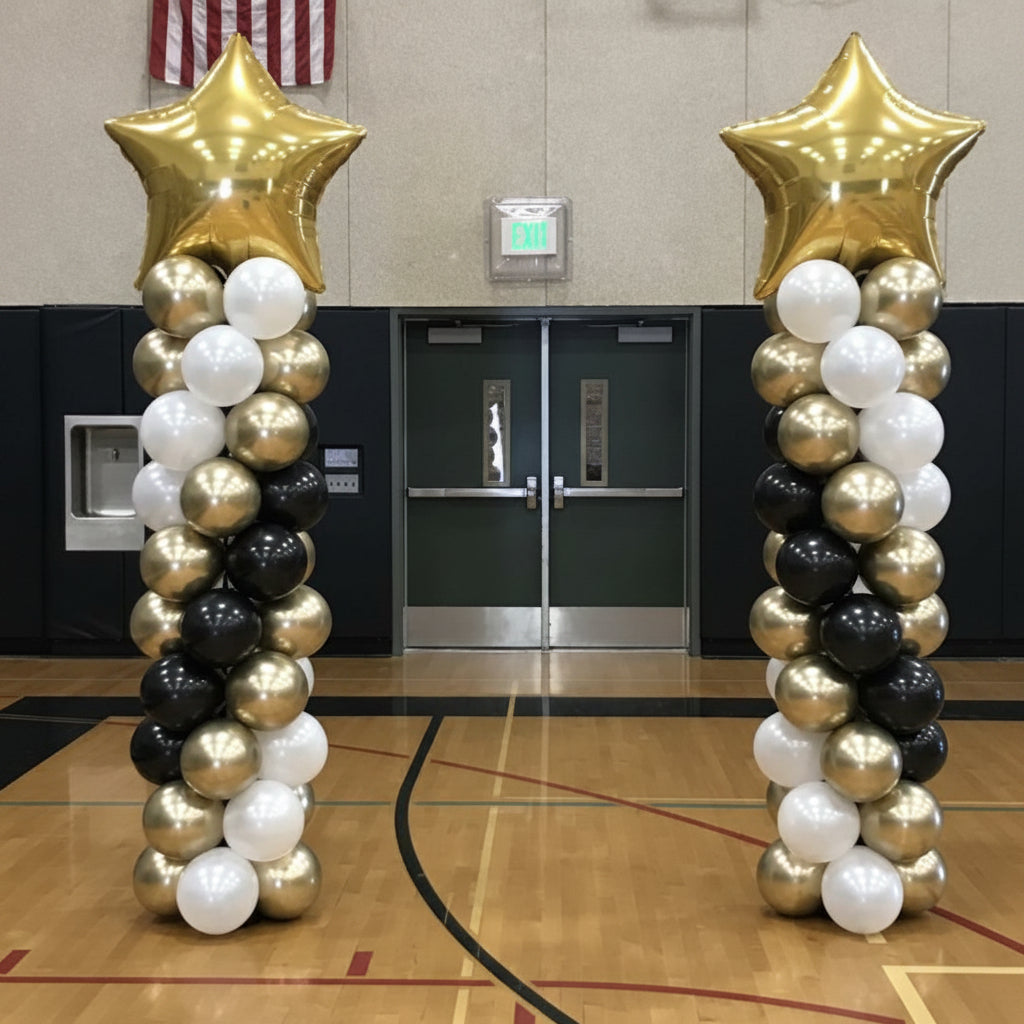 2 columnas de globos con estrella dorada