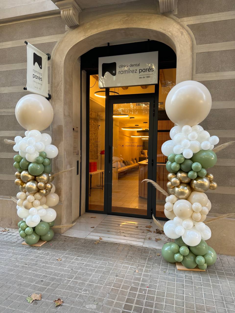 Columnas de globos en estilo orgánico