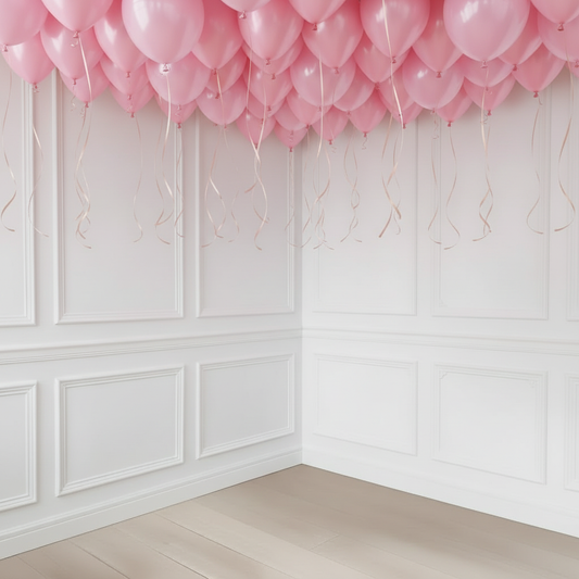 Globos rosas de látex con helio por el techo
