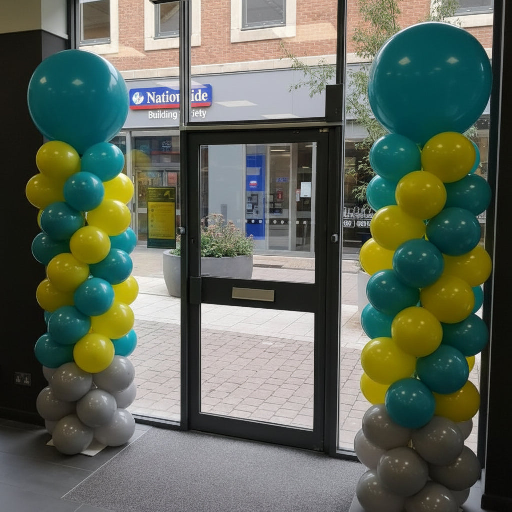 Columna con globo gigante azul caribe