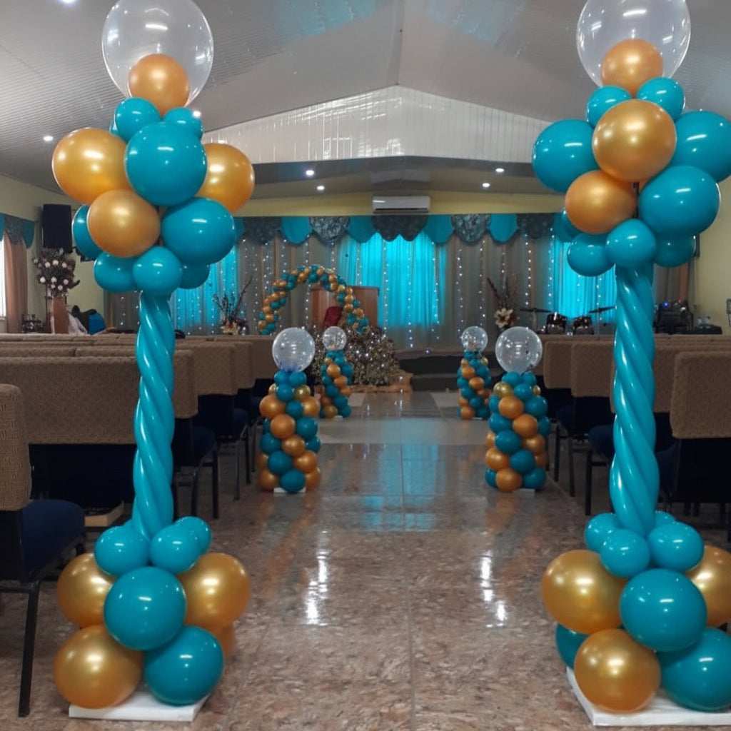 Columnas de globos dorados y turquesas