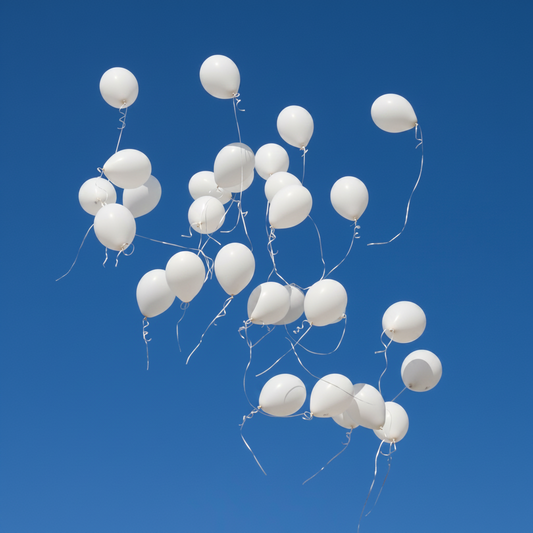 Globos biodegradables blancos con cinta biodegradable