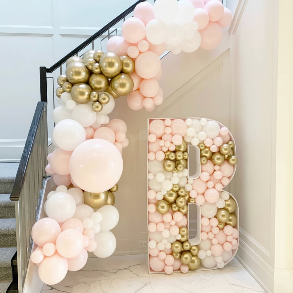 Guirlanda de globos blancos, rosas mate y dorados