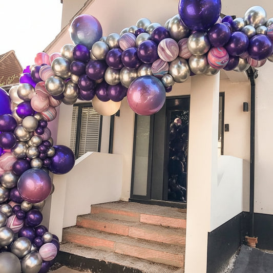 Guirlanda de globos lilas, plateados y ágatas