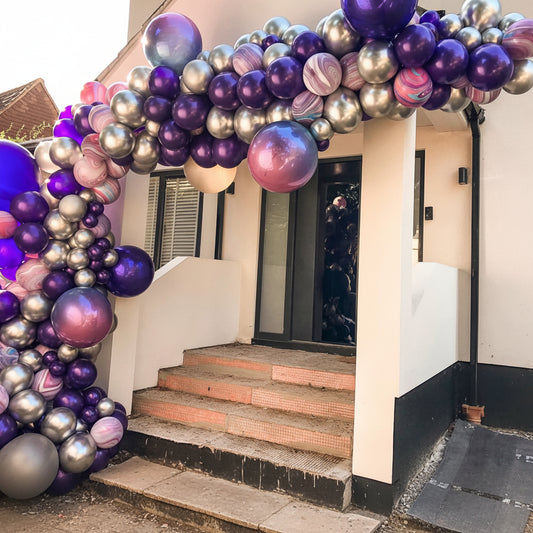 Guirlanda de globos lilas, plateados y ágatas