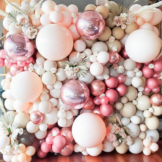 Muro de Globos con Globos Gigantes y Flores