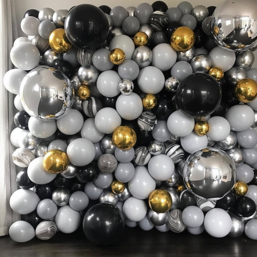 Muro de globos plateados, negros y grises