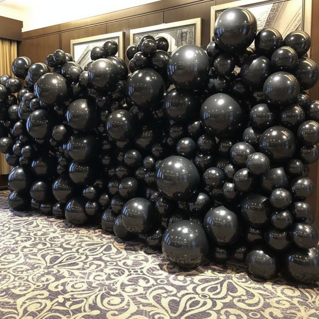 Muro de globos negros