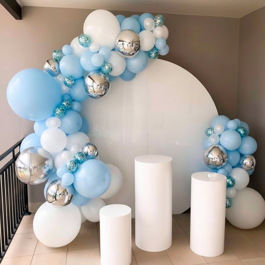 Photocall con arco de globos y mesas incluidas