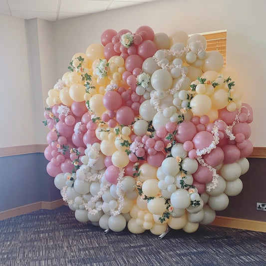 Arco de globos para boda rosa amarillo blanco