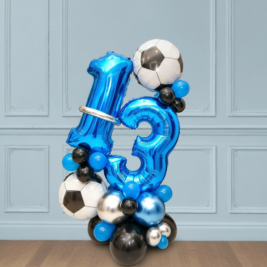 Bouquet de globos con números 13 con una pelota