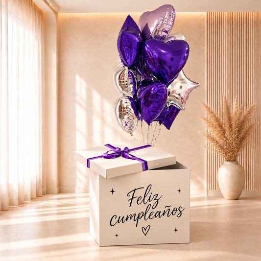 Caja personalizada de cumpleaños con globos de corazones y estrellas en morado y plateado.
