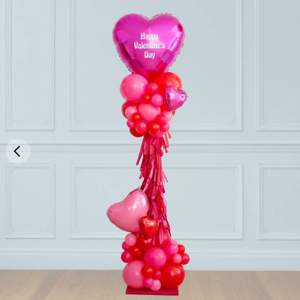 Columna de globos con corazón