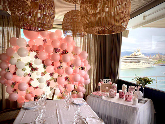 Arco-fotozona de globos con flores